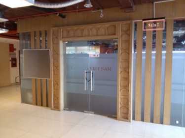 cửa chính phòng gym